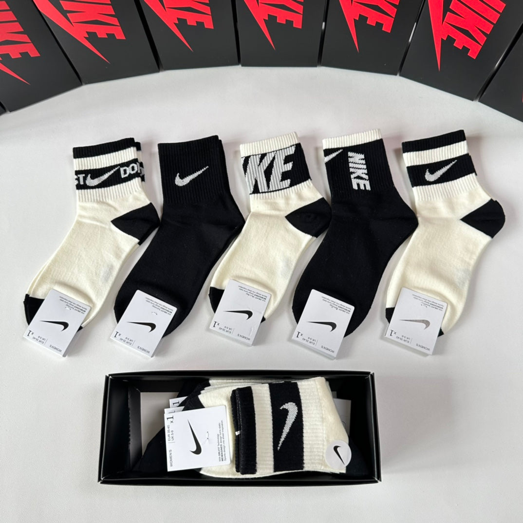 Nike Socks Sku #1241975